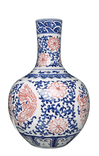 Ming vase Blue patterned ming vase