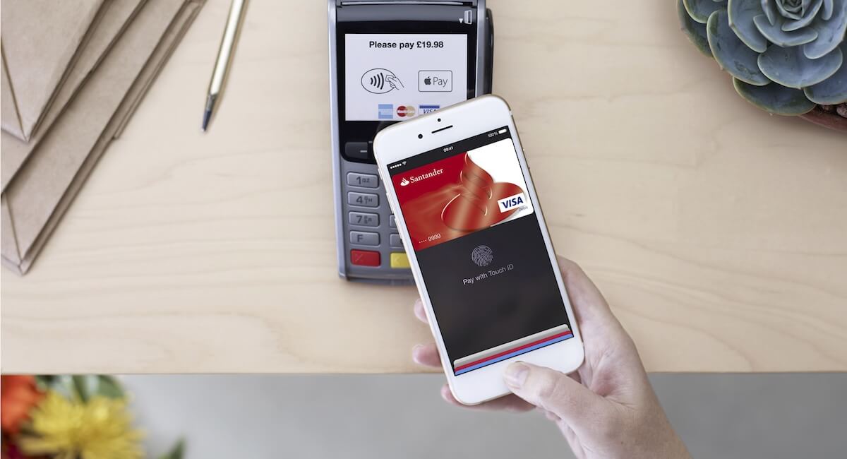 Which UK payment providers accept Apple Pay?