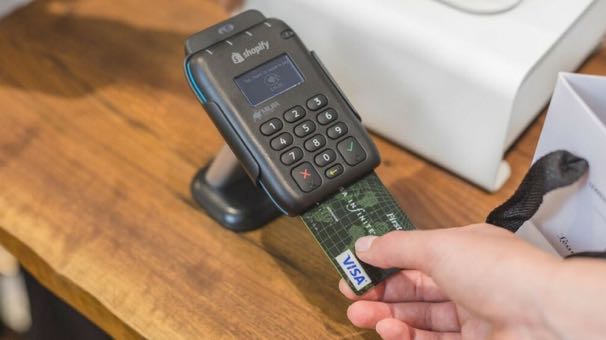 Shopify card reader accepting a chip card transaction Shopify card reader accepting a chip card transaction