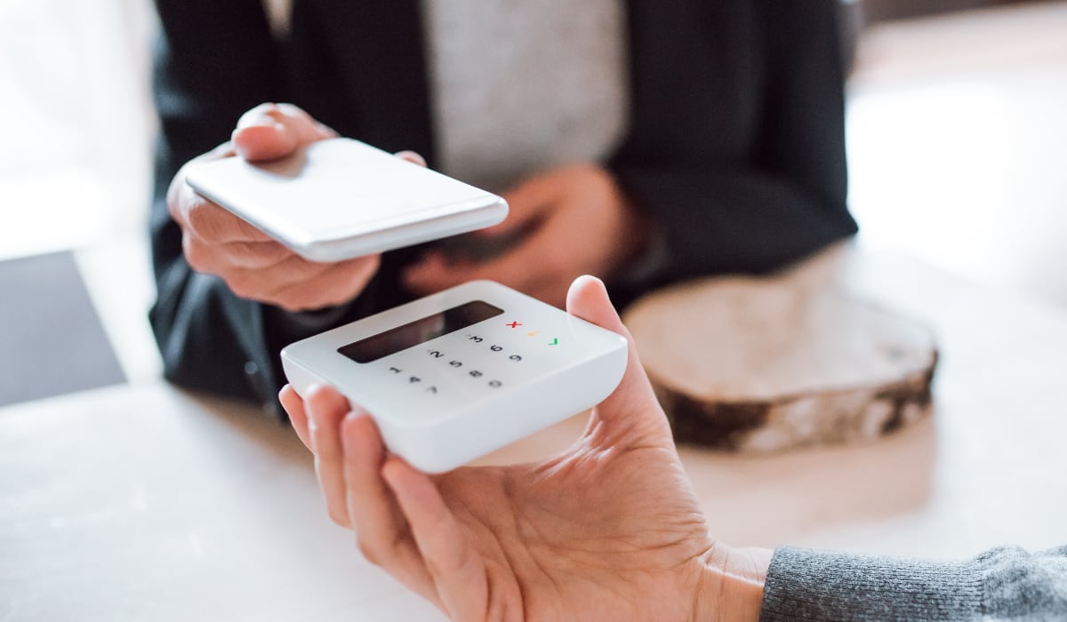 SumUp card reader accepting Apple Pay SumUp card reader accepting Apple Pay