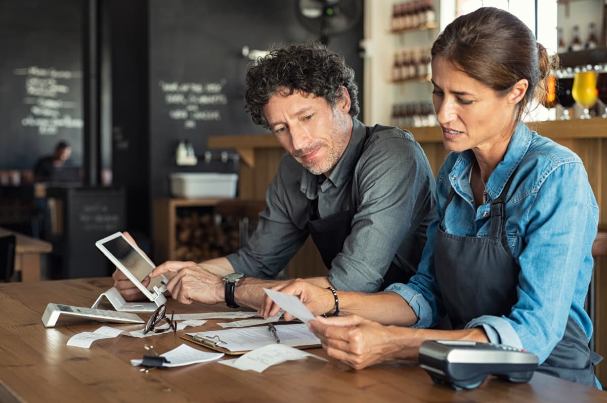 Cafe accounting calculating gratuities