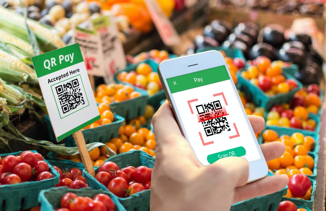 Payment by QR code at a market