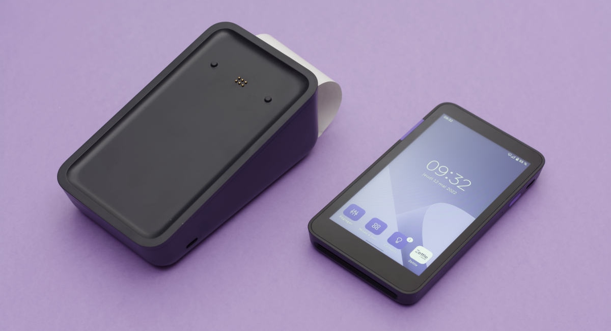 Zettle Terminal next to Dock & Printer