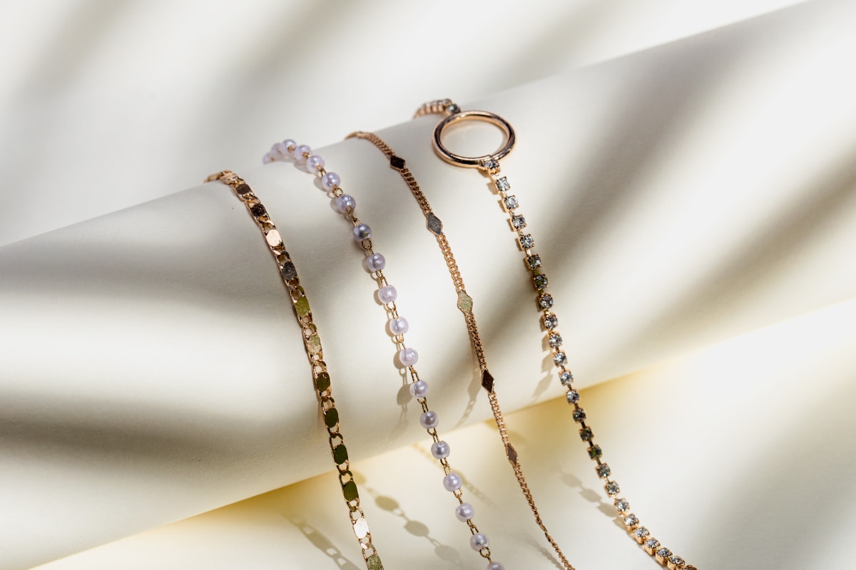 Jewellery photography with shadows line shadows on jewellery chains