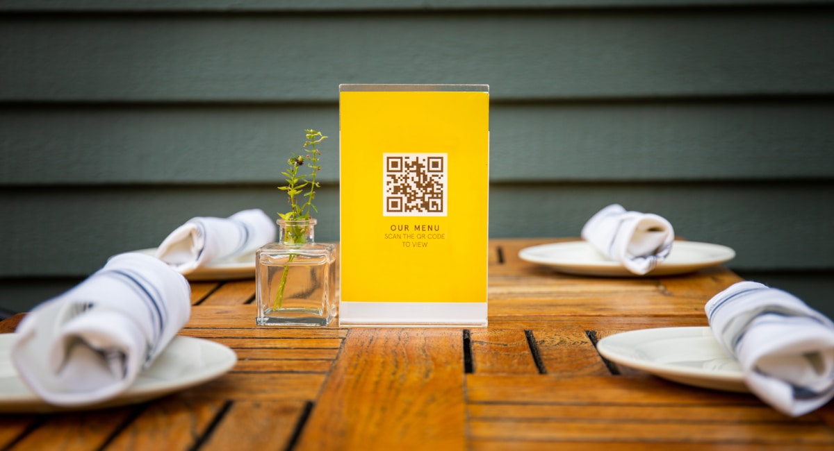 QR code menu sign on restaurant table