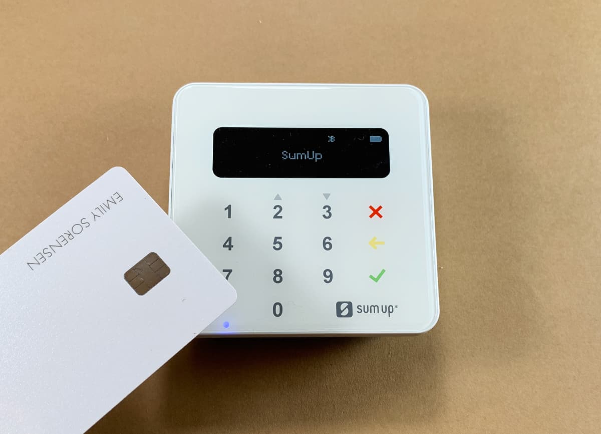 SumUp Plus accepts contactless, swipe and EMV card payments SumUp Plus accepting a contactless card