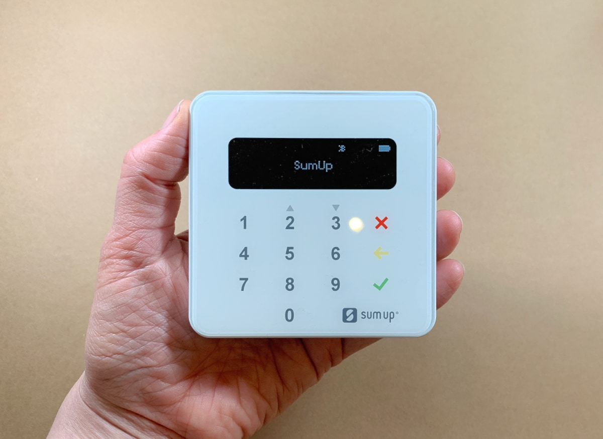 SumUp Plus feels smooth in the hand SumUp Plus in hand
