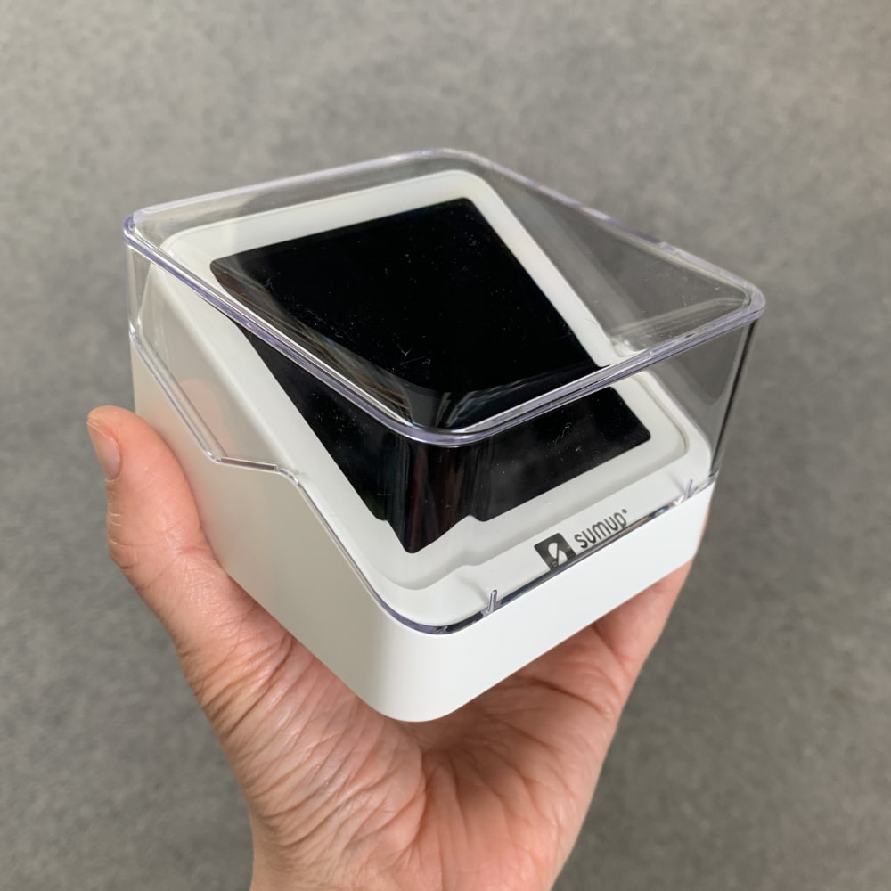 SumUp Solo can be protected in its charging cradle SumUp Solo in charging cradle