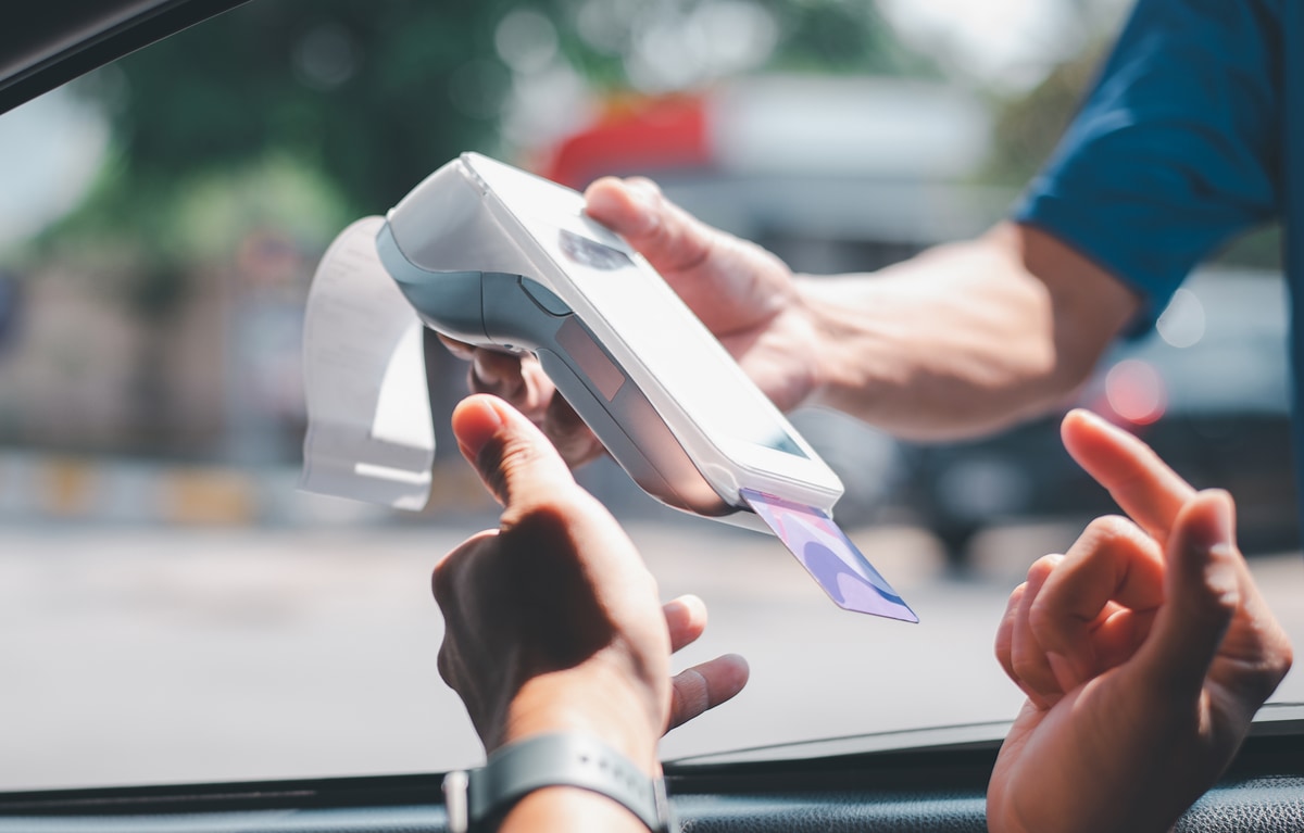 SmartPOS terminals usually have a built-in receipt printer smart POS terminal with card and receipt