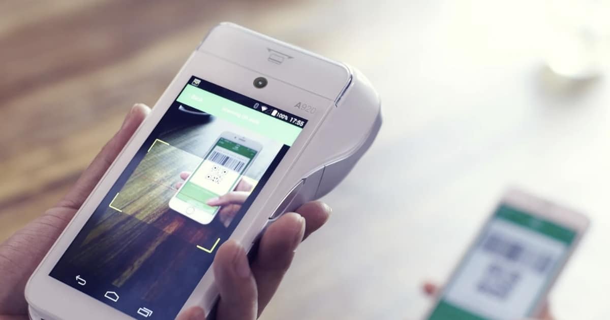 The PAX A920 camera can scan QR codes PAX A920 terminal scanning a QR code