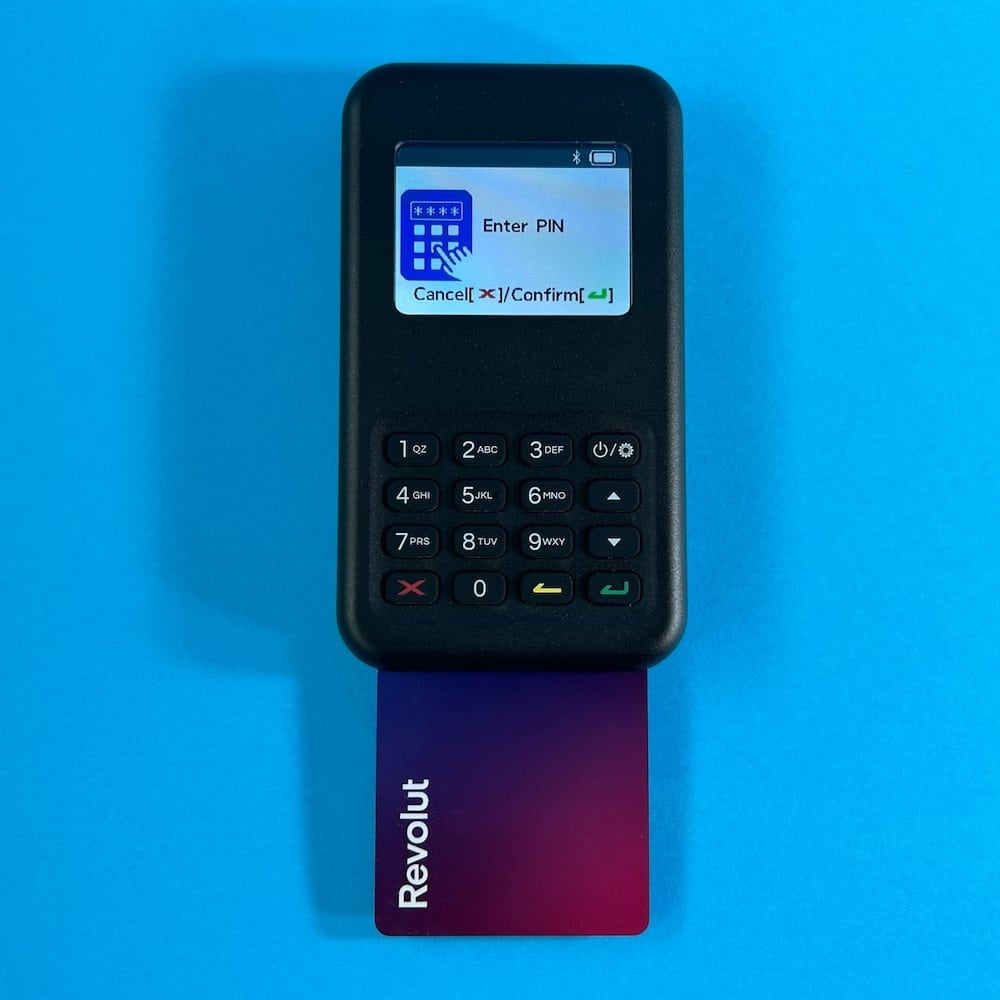 Shopify WIsePad 3 with Revolut chip card inserted