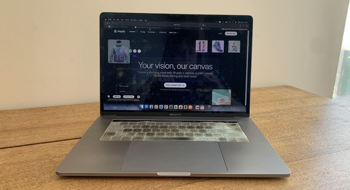 Laptop with ecommerce platform to try
